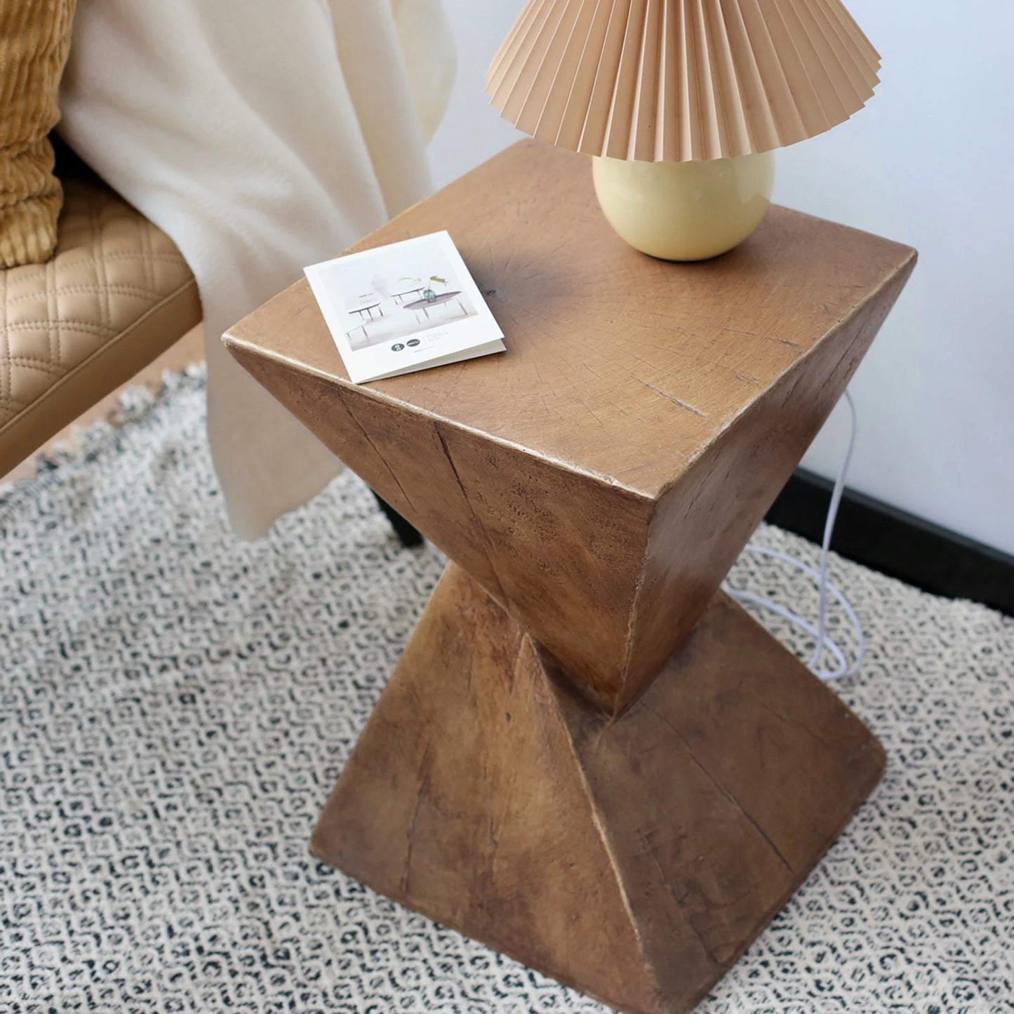 Lightweight Modern Geometry Side Table